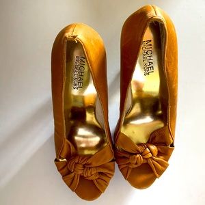 Micheal Kors tan gently used leather heels